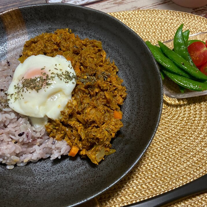 簡単、鯖缶のドライカレー